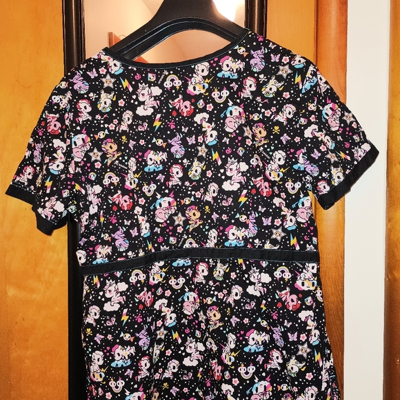 Koi Tokidoki (L) scrub top with anime characters - Picture 3 of 3